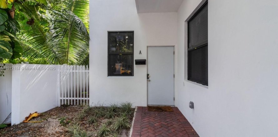 Touwnhouse à Miami, Floride 5 chambres, 189.52 m2 № 1969076