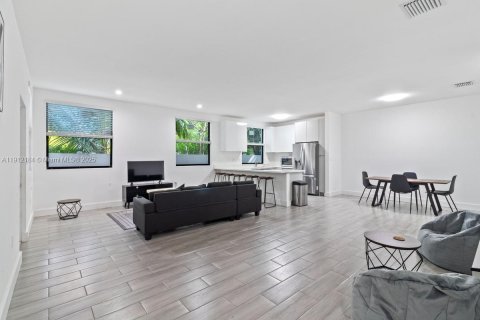 Touwnhouse à louer à Miami, Floride: 5 chambres, 189.52 m2 № 1969076 - photo 21