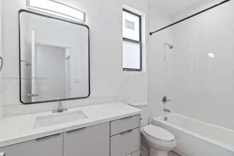 Touwnhouse à louer à Miami, Floride: 5 chambres, 189.52 m2 № 1969076 - photo 13