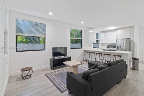 Touwnhouse à louer à Miami, Floride: 5 chambres, 189.52 m2 № 1969076 - photo 3