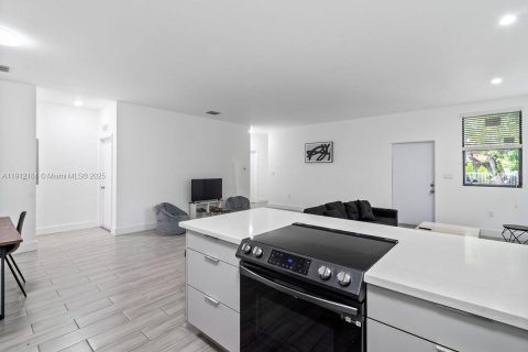 Touwnhouse à louer à Miami, Floride: 5 chambres, 189.52 m2 № 1969076 - photo 22