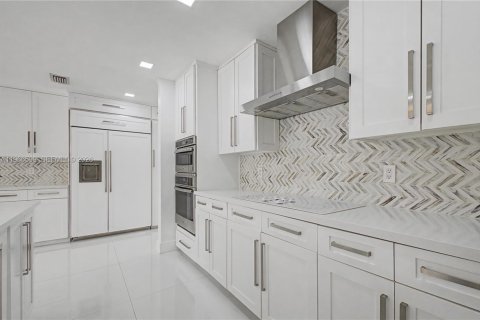Villa ou maison à vendre à Miami Lakes, Floride: 5 chambres, 306.48 m2 № 2084063 - photo 10