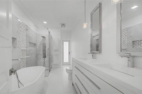 Villa ou maison à vendre à Miami Lakes, Floride: 5 chambres, 306.48 m2 № 2084063 - photo 16