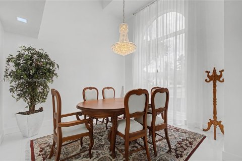 Villa ou maison à vendre à Miami Lakes, Floride: 5 chambres, 306.48 m2 № 2084063 - photo 14