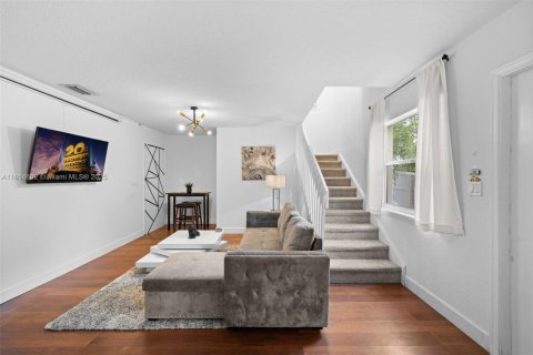 House in Boca Raton, Florida 9 bedrooms, 312.89 sq.m. № 1887809 - photo 19