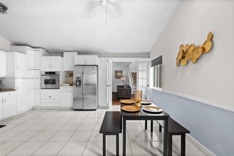 House in Boca Raton, Florida 9 bedrooms, 312.89 sq.m. № 1887809 - photo 14