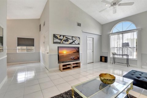 House in Boca Raton, Florida 9 bedrooms, 312.89 sq.m. № 1887809 - photo 6