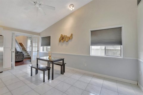 House in Boca Raton, Florida 9 bedrooms, 312.89 sq.m. № 1887809 - photo 15