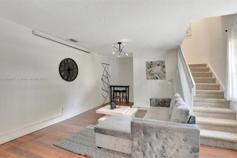 House in Boca Raton, Florida 9 bedrooms, 312.89 sq.m. № 1887809 - photo 23
