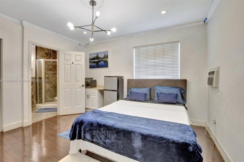 House in Boca Raton, Florida 9 bedrooms, 312.89 sq.m. № 1887809 - photo 30