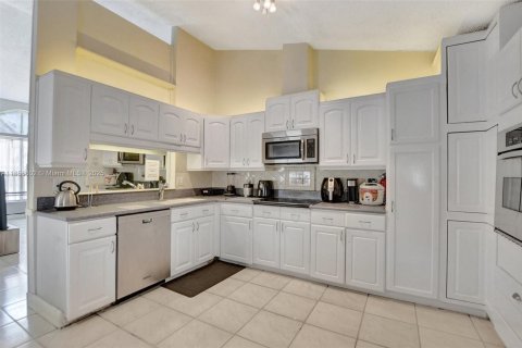 House in Boca Raton, Florida 9 bedrooms, 312.89 sq.m. № 1887809 - photo 11