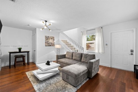 House in Boca Raton, Florida 9 bedrooms, 312.89 sq.m. № 1887809 - photo 24
