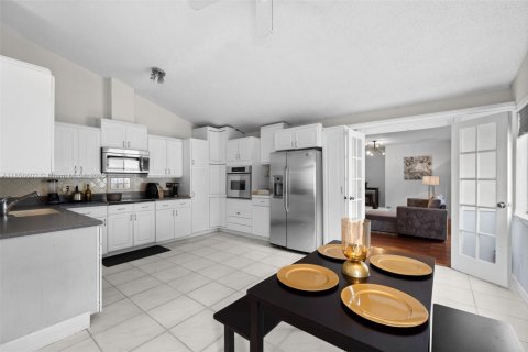 House in Boca Raton, Florida 9 bedrooms, 312.89 sq.m. № 1887809 - photo 13