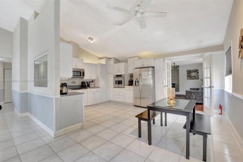 House in Boca Raton, Florida 9 bedrooms, 312.89 sq.m. № 1887809 - photo 9