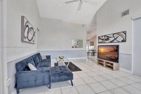 House in Boca Raton, Florida 9 bedrooms, 312.89 sq.m. № 1887809 - photo 8
