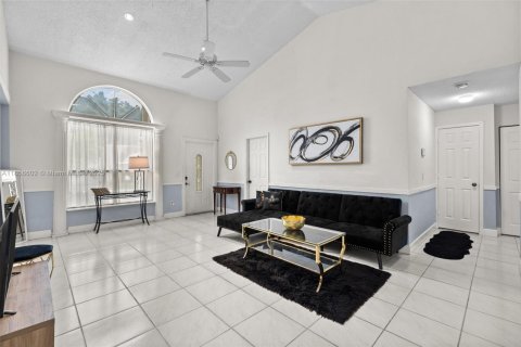 House in Boca Raton, Florida 9 bedrooms, 312.89 sq.m. № 1887809 - photo 7