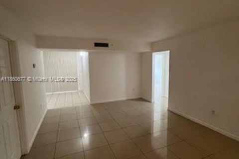 Condo in Miami, Florida, 3 bedrooms  № 1889745 - photo 3