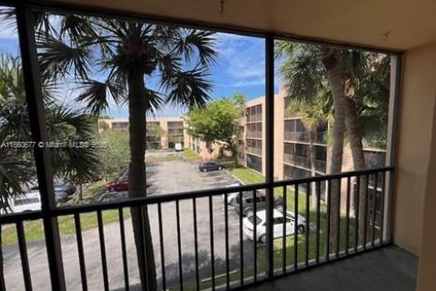 Condo in Miami, Florida, 3 bedrooms  № 1889745 - photo 14