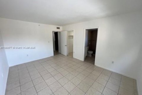 Condo in Miami, Florida, 3 bedrooms  № 1889745 - photo 2