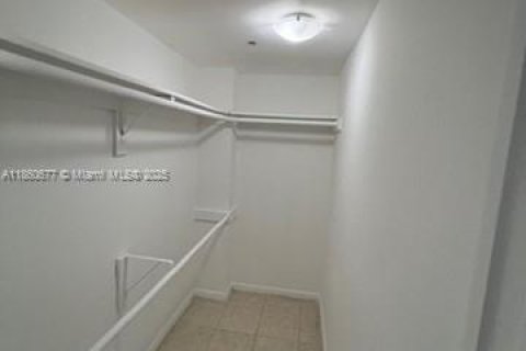 Condo in Miami, Florida, 3 bedrooms  № 1889745 - photo 10