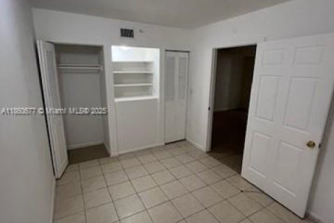 Condo in Miami, Florida, 3 bedrooms  № 1889745 - photo 4