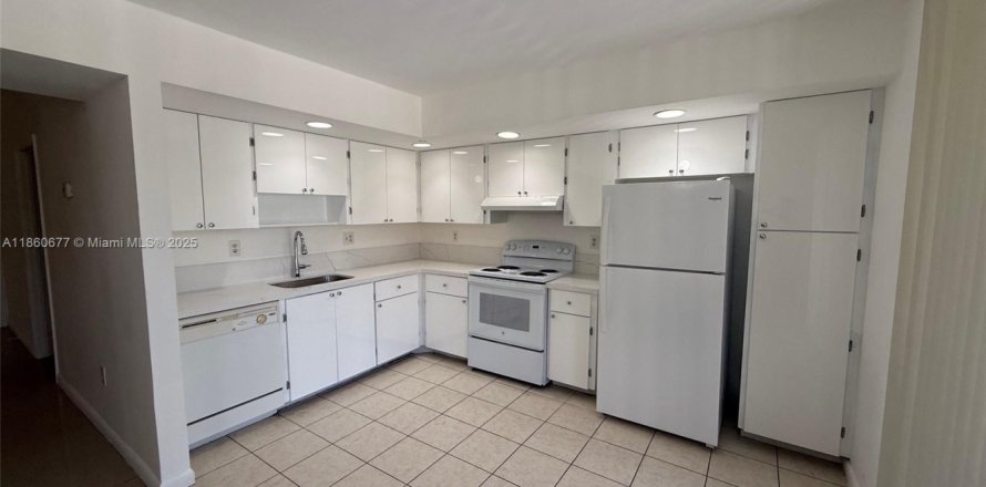 Condo in Miami, Florida, 3 bedrooms № 1889745