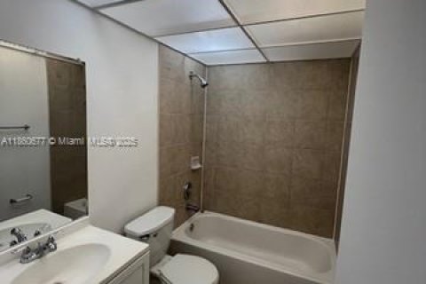 Condo in Miami, Florida, 3 bedrooms  № 1889745 - photo 5