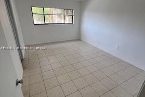Condo in Miami, Florida, 3 bedrooms  № 1889745 - photo 9