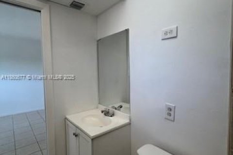 Condo in Miami, Florida, 3 bedrooms  № 1889745 - photo 12