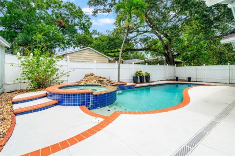 Casa en venta en Tampa, Florida, 4 dormitorios, 208.29 m2 № 1839048 - foto 2