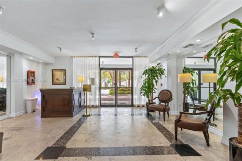 Condo in Miami Beach, Florida, 2 bedrooms  № 2002789 - photo 18