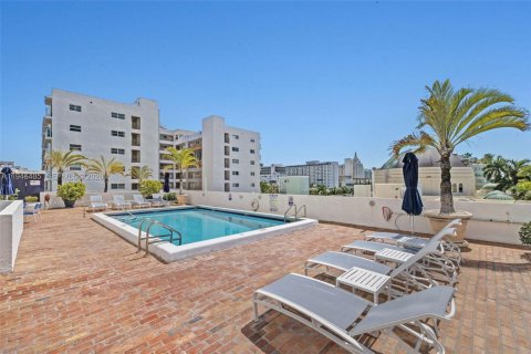 Condo in Miami Beach, Florida, 2 bedrooms  № 2002789 - photo 20