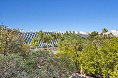 Condo in Miami Beach, Florida, 2 bedrooms  № 2002789 - photo 12