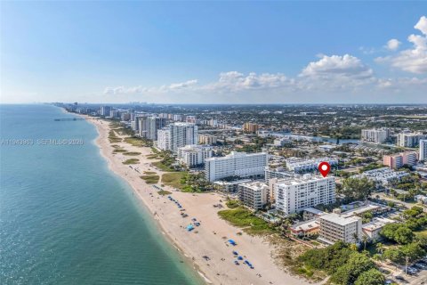 Condo in Pompano Beach, Florida, 2 bedrooms  № 2000920 - photo 2