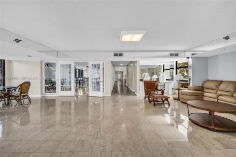 Condo in Pompano Beach, Florida, 2 bedrooms  № 2000920 - photo 26