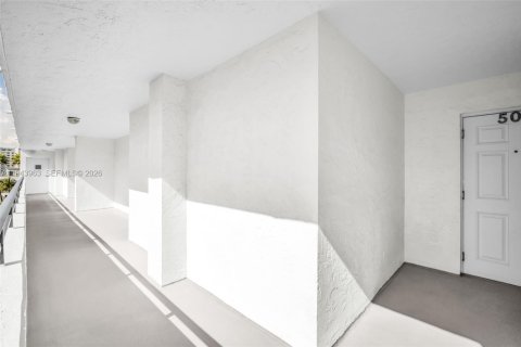 Condo in Pompano Beach, Florida, 2 bedrooms  № 2000920 - photo 19