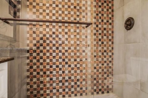 Condo in Pompano Beach, Florida, 2 bedrooms  № 2000920 - photo 17