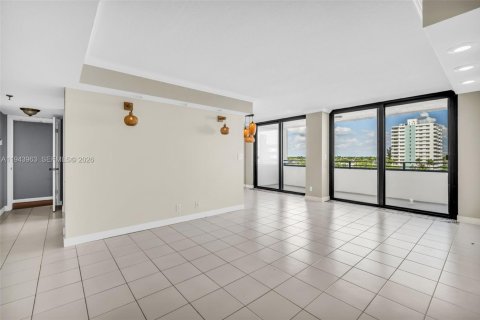 Condo in Pompano Beach, Florida, 2 bedrooms  № 2000920 - photo 11