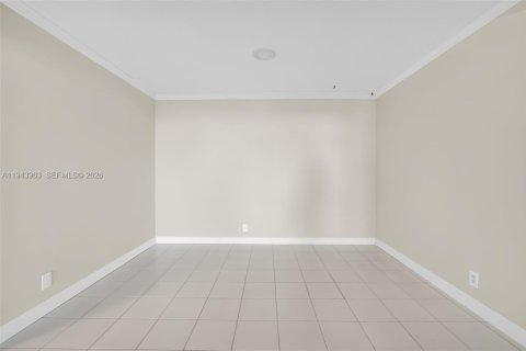 Condo in Pompano Beach, Florida, 2 bedrooms  № 2000920 - photo 12