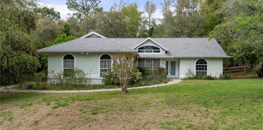House in Inverness, Florida 3 bedrooms, 147.25 sq.m. № 1783437