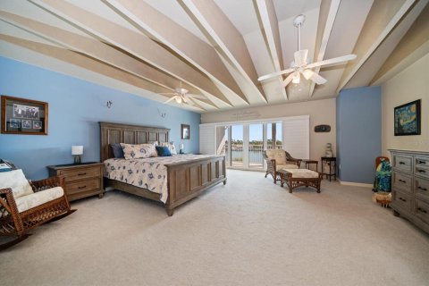 Townhouse in Treasure Island, Florida 3 bedrooms, 197.51 sq.m. № 1685085 - photo 30