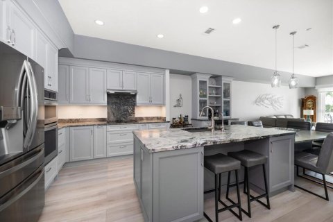 Townhouse in Treasure Island, Florida 3 bedrooms, 197.51 sq.m. № 1685085 - photo 15