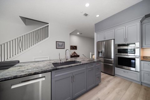Townhouse in Treasure Island, Florida 3 bedrooms, 197.51 sq.m. № 1685085 - photo 17