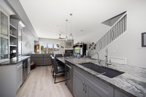 Townhouse in Treasure Island, Florida 3 bedrooms, 197.51 sq.m. № 1685085 - photo 16