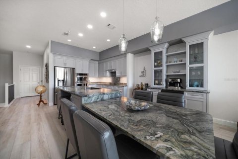 Townhouse in Treasure Island, Florida 3 bedrooms, 197.51 sq.m. № 1685085 - photo 14