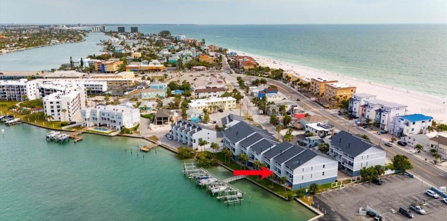 Townhouse in Treasure Island, Florida 3 bedrooms, 197.51 sq.m. № 1685085