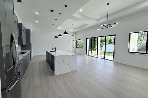 House in Port Charlotte, Florida 4 bedrooms, 200.02 sq.m. № 1837469 - photo 13
