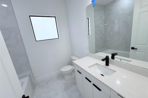House in Port Charlotte, Florida 4 bedrooms, 200.02 sq.m. № 1837469 - photo 26