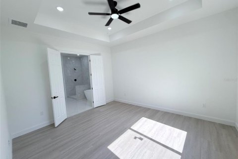 House in Port Charlotte, Florida 4 bedrooms, 200.02 sq.m. № 1837469 - photo 14