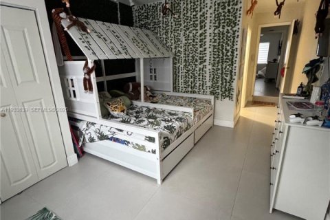 House in Miami, Florida 5 bedrooms, 188.78 sq.m. № 1991454 - photo 20